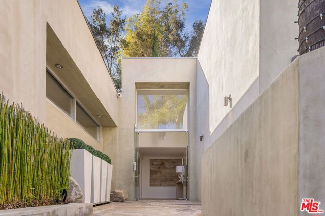 2731 Hutton Drive, Los Angeles, CA 90210