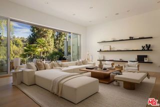 2731 Hutton Drive, Los Angeles, CA 90210