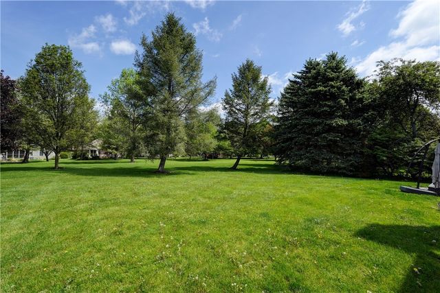 48 Hampshire Lane, Mendon, NY 14506