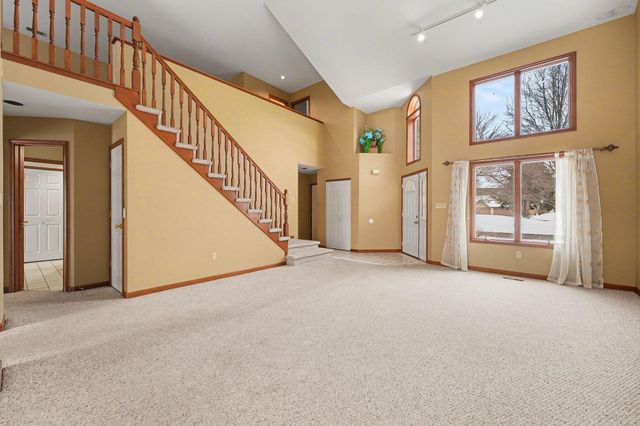 1341 W 94th Court, Crown Point, IN 46307