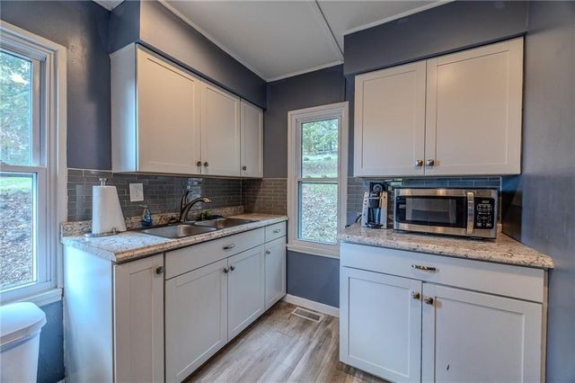 28253 W Cove Drive, Lincoln, MO 65338