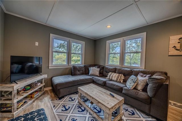 28253 W Cove Drive, Lincoln, MO 65338