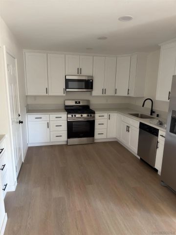 9759 Abbeywood Road, Santee, CA 92071