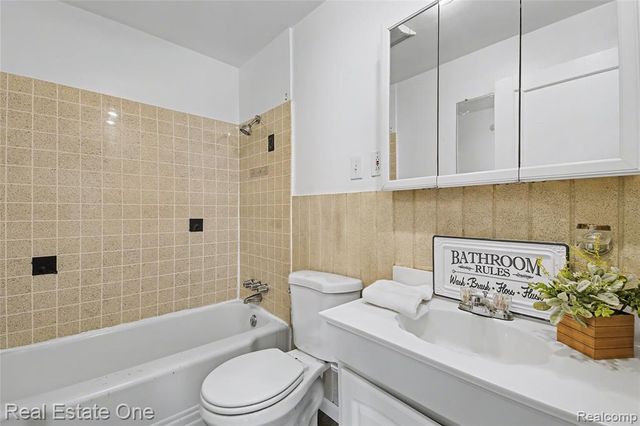 2411 Harris Street, Ferndale, MI 48220