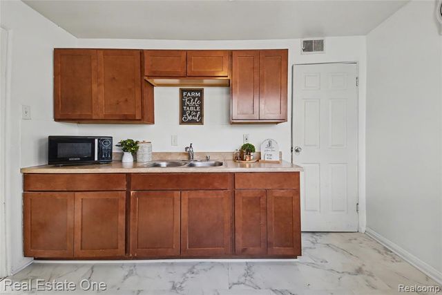 2411 Harris Street, Ferndale, MI 48220