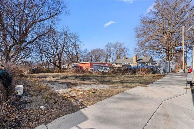 8122 Paseo Boulevard, Kansas City, MO 64131