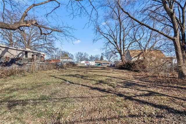 8122 Paseo Boulevard, Kansas City, MO 64131