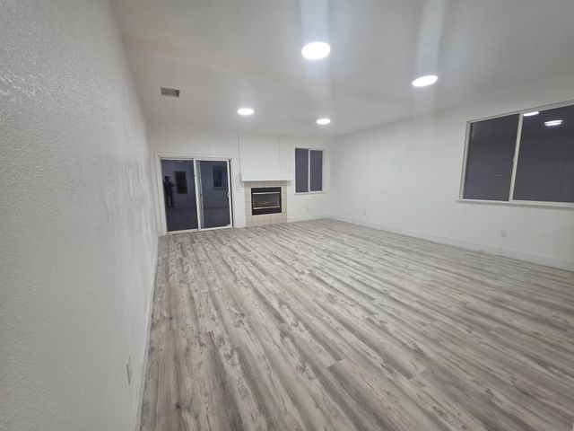 8226 Windmill Oaks Pl, Antelope, CA 95843