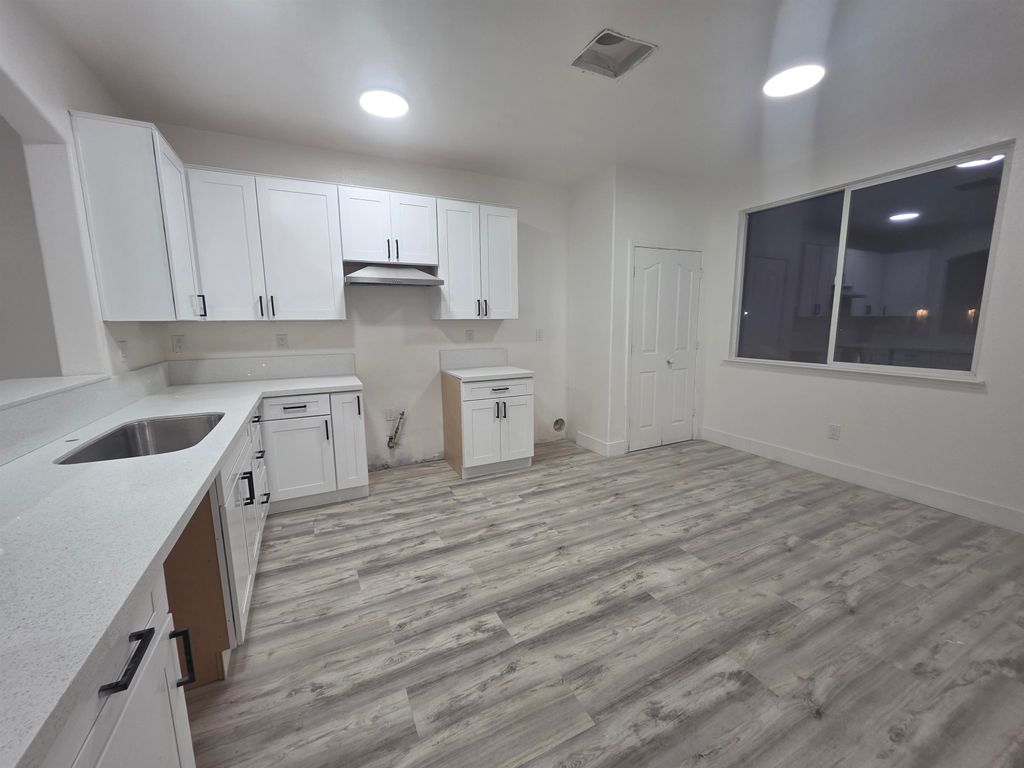 8226 Windmill Oaks Pl, Antelope, CA 95843