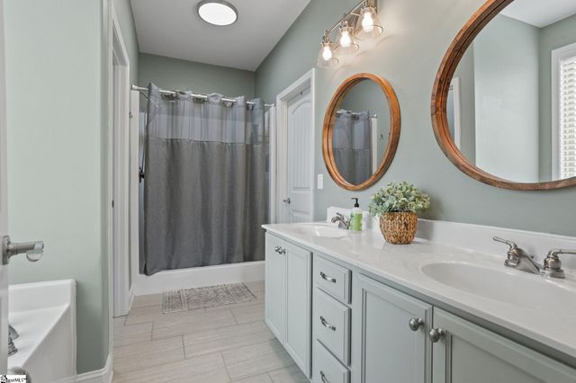 5 Ryders Way, Taylors, SC 29687