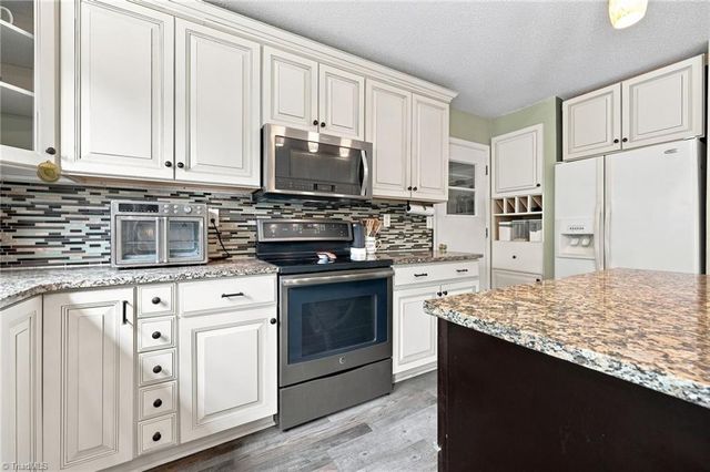 150 Creekview Drive, Kernersville, NC 27284