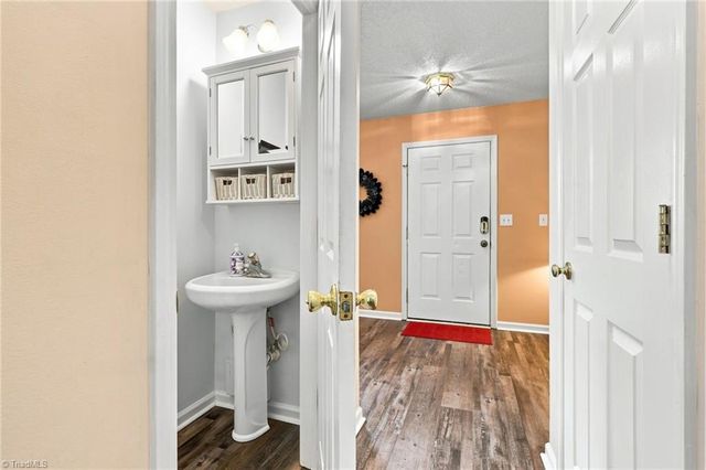 150 Creekview Drive, Kernersville, NC 27284