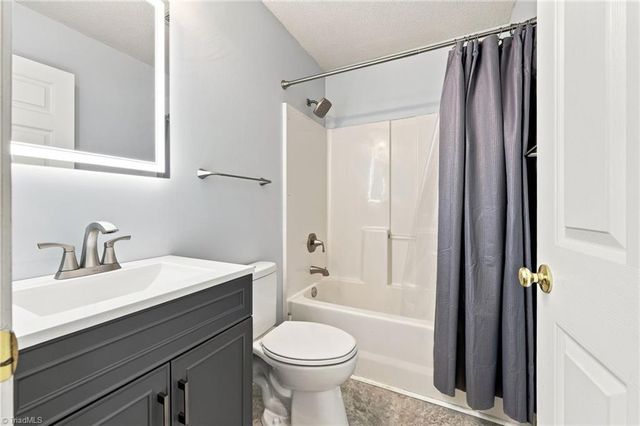 150 Creekview Drive, Kernersville, NC 27284