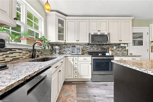 150 Creekview Drive, Kernersville, NC 27284