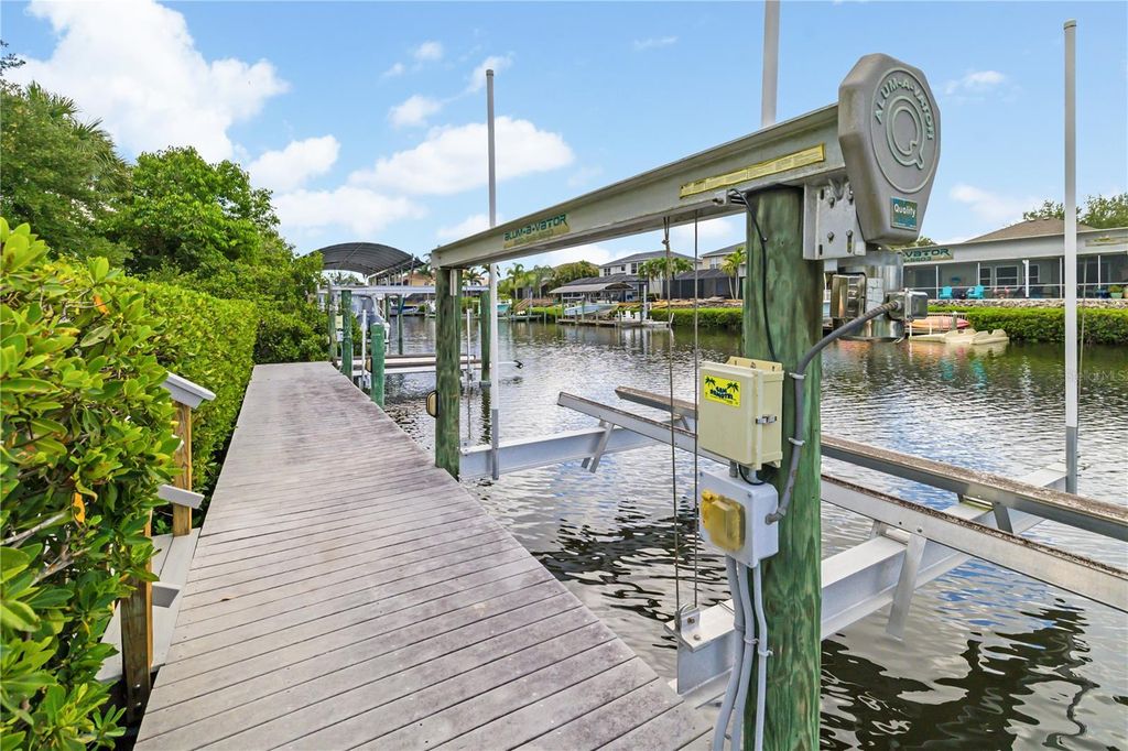 Image 12 of property listing at 3803 HAWK ISLAND DRIVE, Bradenton, FL 34208