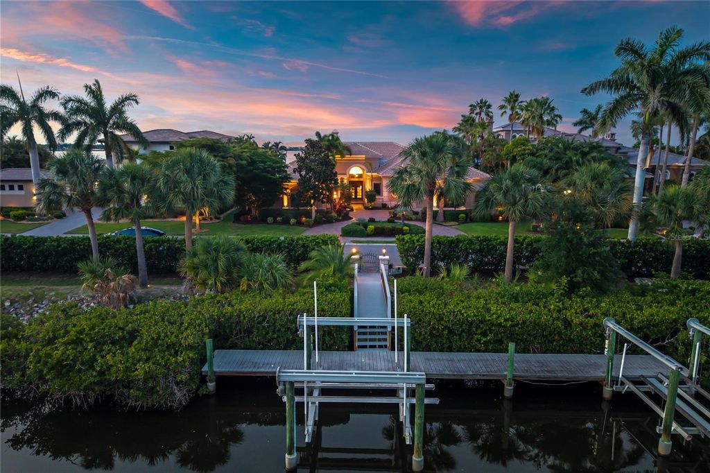 Image 8 of property listing at 3803 HAWK ISLAND DRIVE, Bradenton, FL 34208