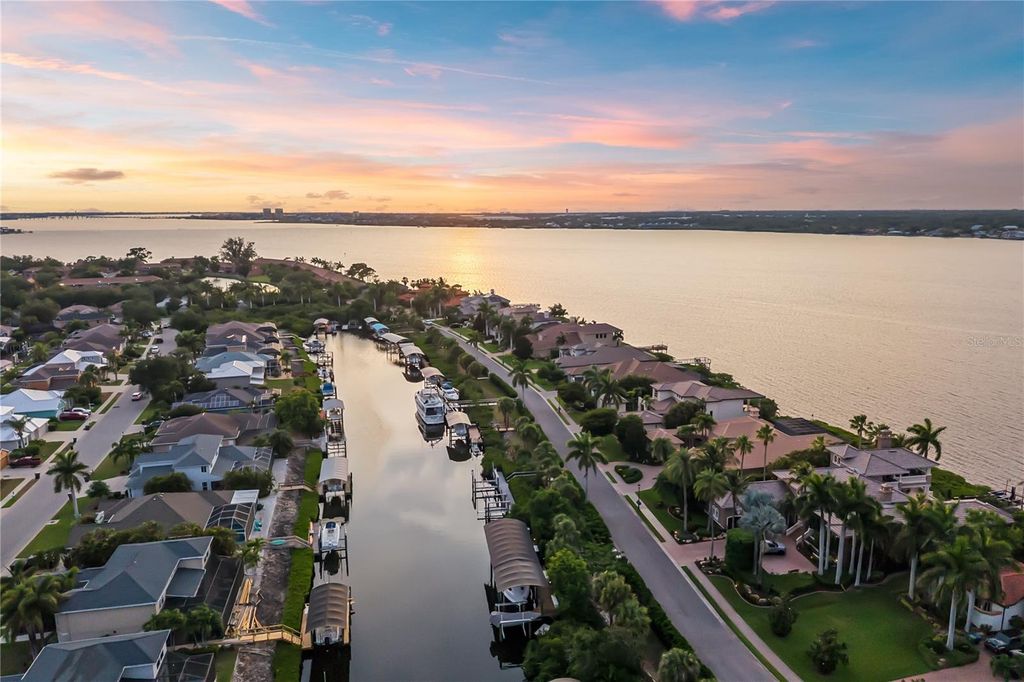 Image 79 of property listing at 3803 HAWK ISLAND DRIVE, Bradenton, FL 34208