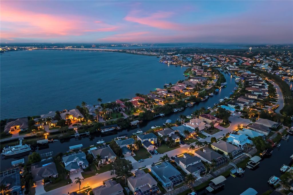 Image 81 of property listing at 3803 HAWK ISLAND DRIVE, Bradenton, FL 34208