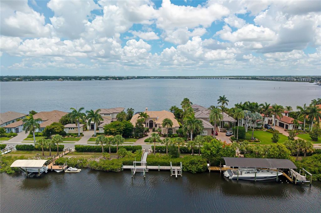 Image 87 of property listing at 3803 HAWK ISLAND DRIVE, Bradenton, FL 34208