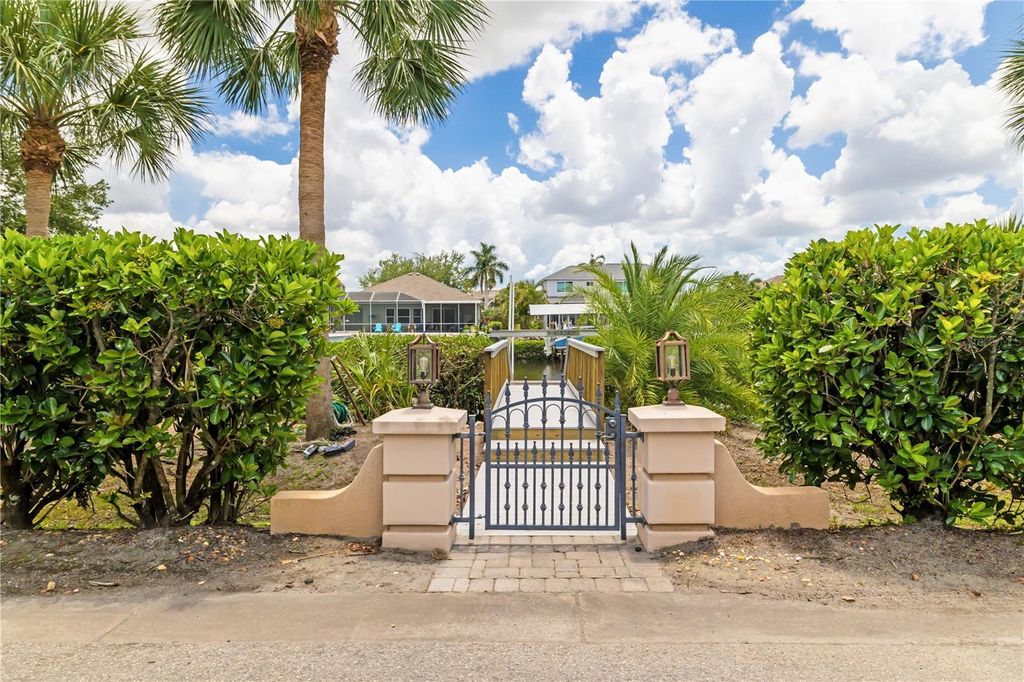Image 88 of property listing at 3803 HAWK ISLAND DRIVE, Bradenton, FL 34208
