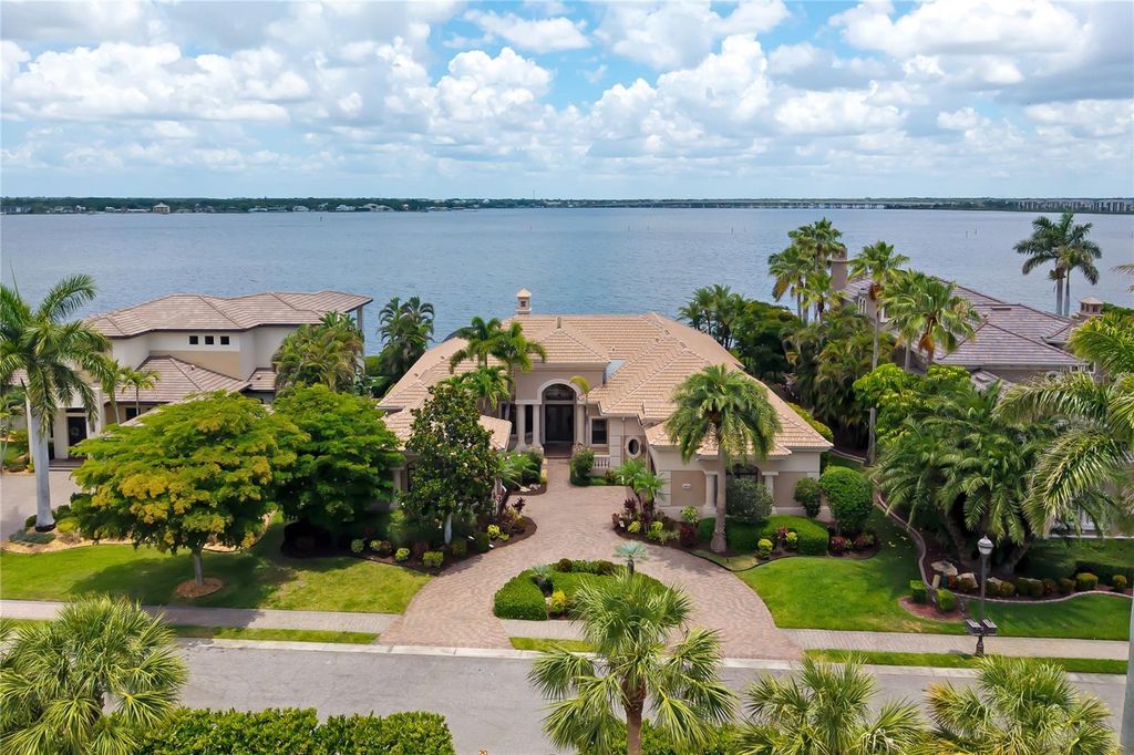 Image 89 of property listing at 3803 HAWK ISLAND DRIVE, Bradenton, FL 34208