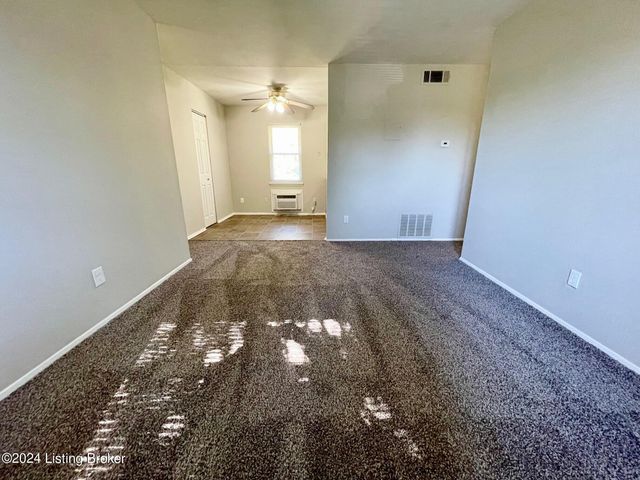 9409 La Grange Rd 3, Louisville, KY 40242