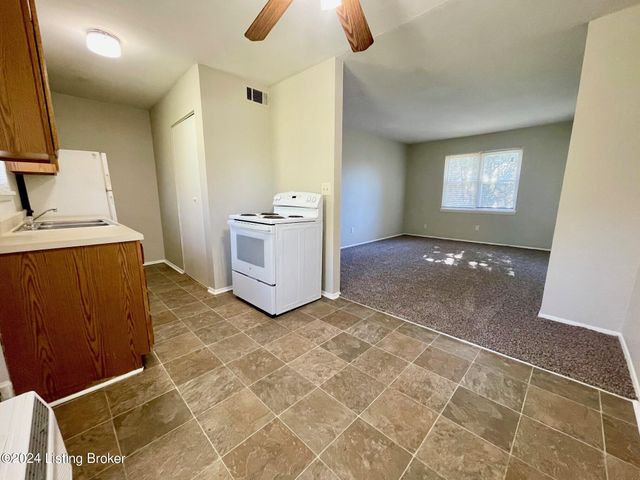 9409 La Grange Rd 3, Louisville, KY 40242