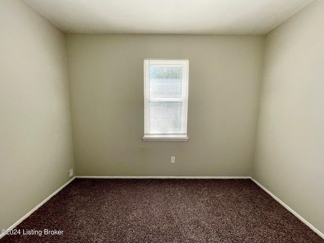 9409 La Grange Rd 3, Louisville, KY 40242