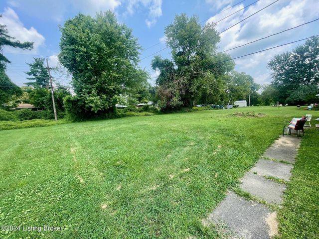 9409 La Grange Rd 3, Louisville, KY 40242