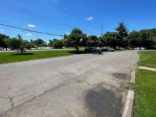 9409 La Grange Rd 3, Louisville, KY 40242