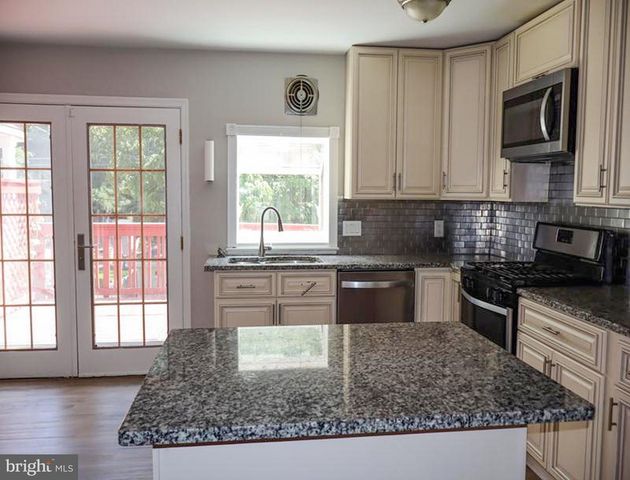 3689 N HEREFORD LN, Philadelphia, PA 19114