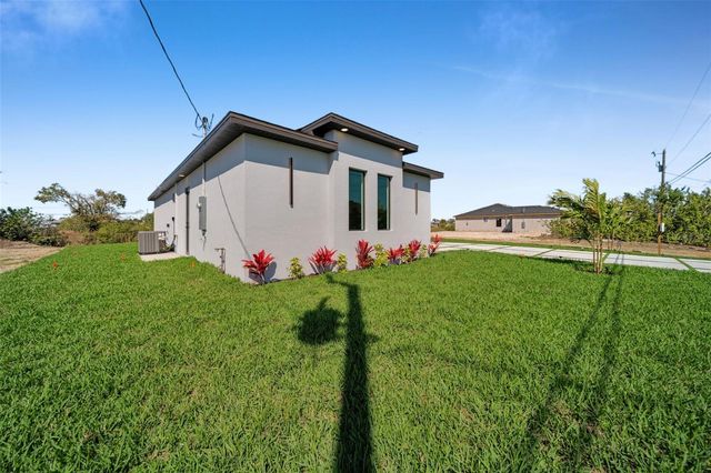 1426 NE 6TH AVENUE, Cape Coral, FL 33909