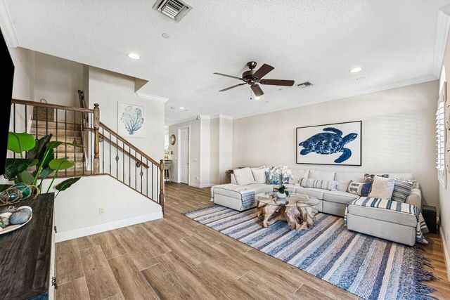 813 Estancia Way, Boynton Beach, FL 33435