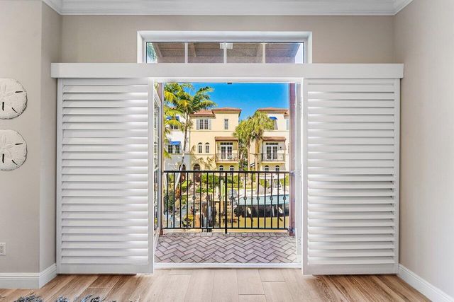 813 Estancia Way, Boynton Beach, FL 33435