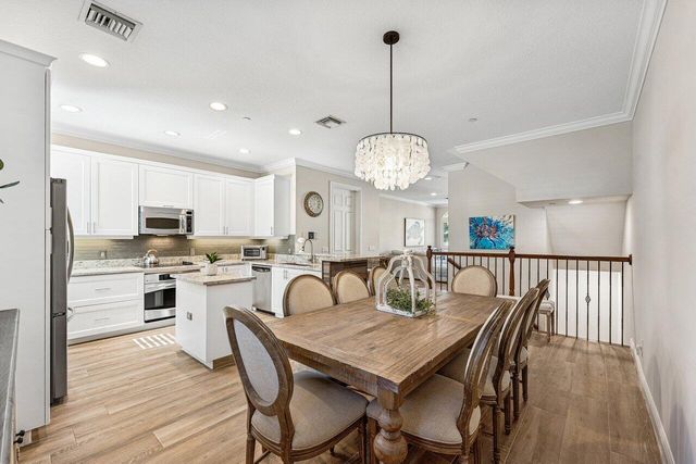 813 Estancia Way, Boynton Beach, FL 33435