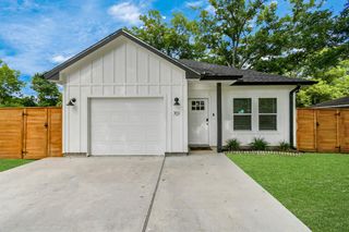 701 S Morgan Street, Angleton, TX 77515