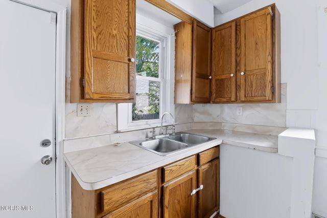 2421 Fulton Street, Toledo, OH 43620