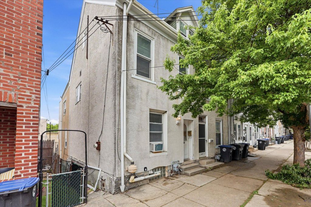 104 MAPLE ST, Conshohocken, PA 19428