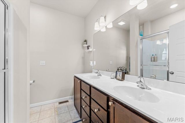 225 Kenley Court, Belleville, IL 62220