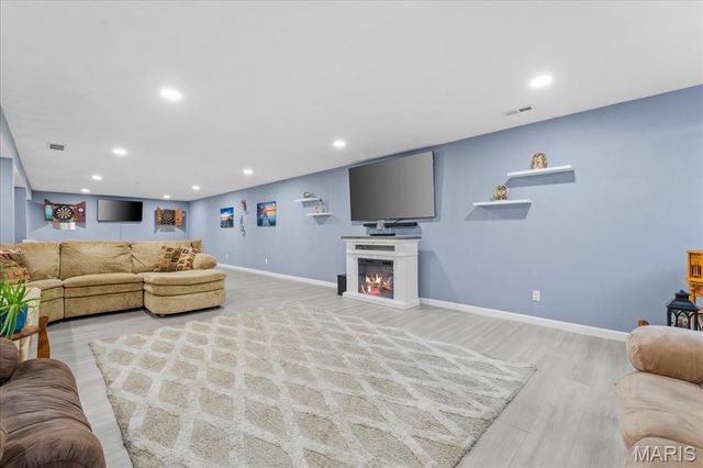 225 Kenley Court, Belleville, IL 62220