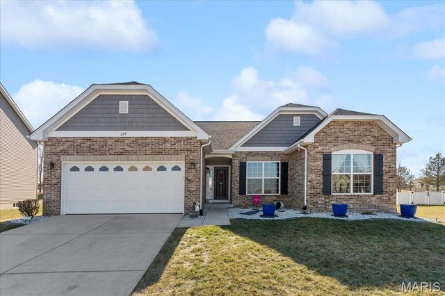 225 Kenley Court, Belleville, IL 62220