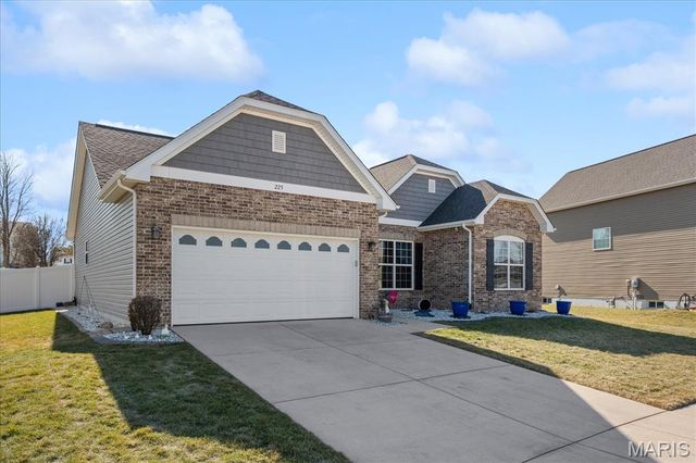 225 Kenley Court, Belleville, IL 62220