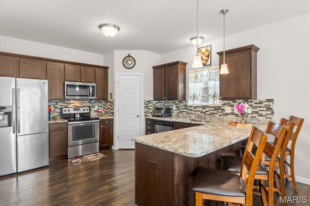 225 Kenley Court, Belleville, IL 62220