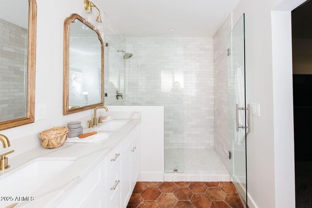 8316 E EDGEMONT Avenue, Scottsdale, AZ 85257