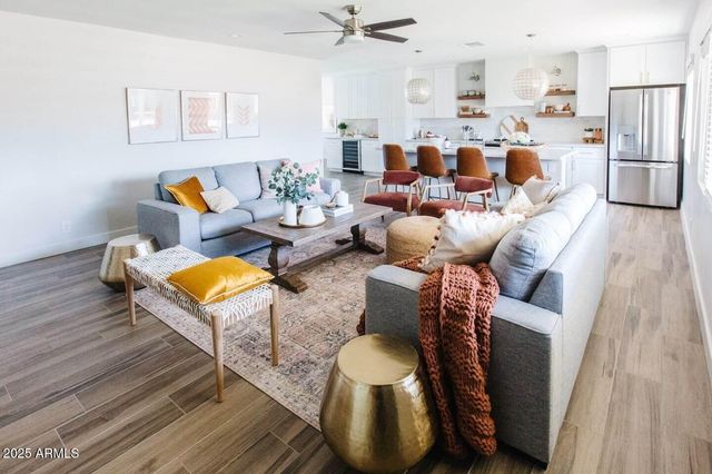 8316 E EDGEMONT Avenue, Scottsdale, AZ 85257