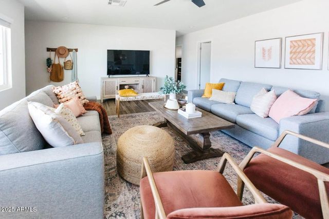 8316 E EDGEMONT Avenue, Scottsdale, AZ 85257