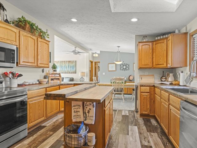 5644 Buttercup Lane, Machesney Park, IL 61115