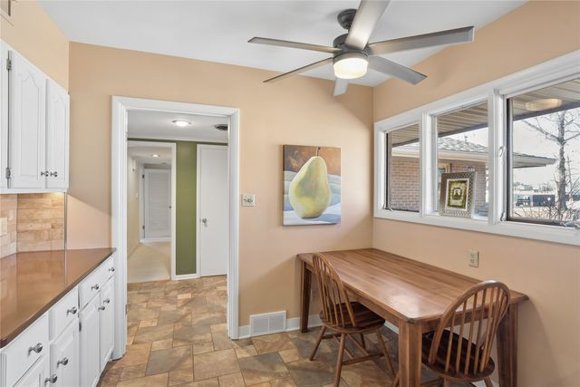 7254 Wilshire Boulevard, Windsor Heights, IA 50324