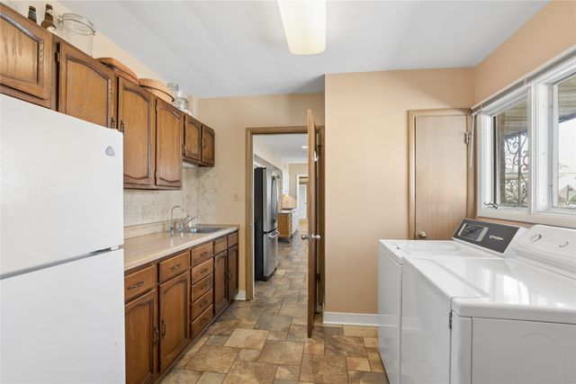 7254 Wilshire Boulevard, Windsor Heights, IA 50324