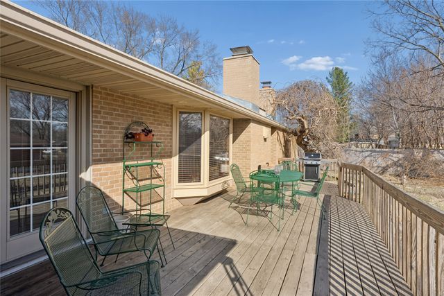 7254 Wilshire Boulevard, Windsor Heights, IA 50324